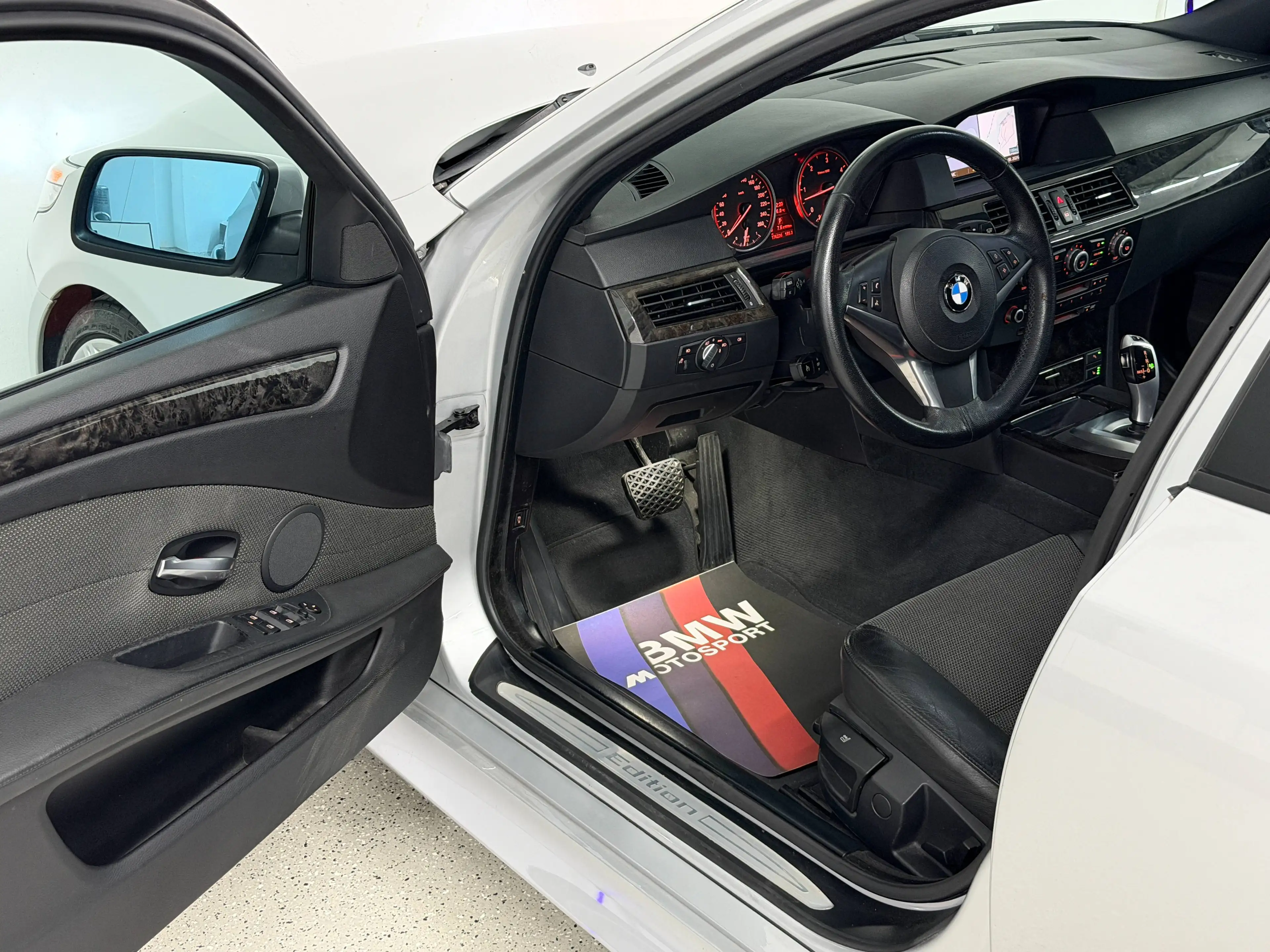 BMW 525 D Edition M-Paket *SITZH* *19-ZOLL* *NAVI* *PDC* — photo 14