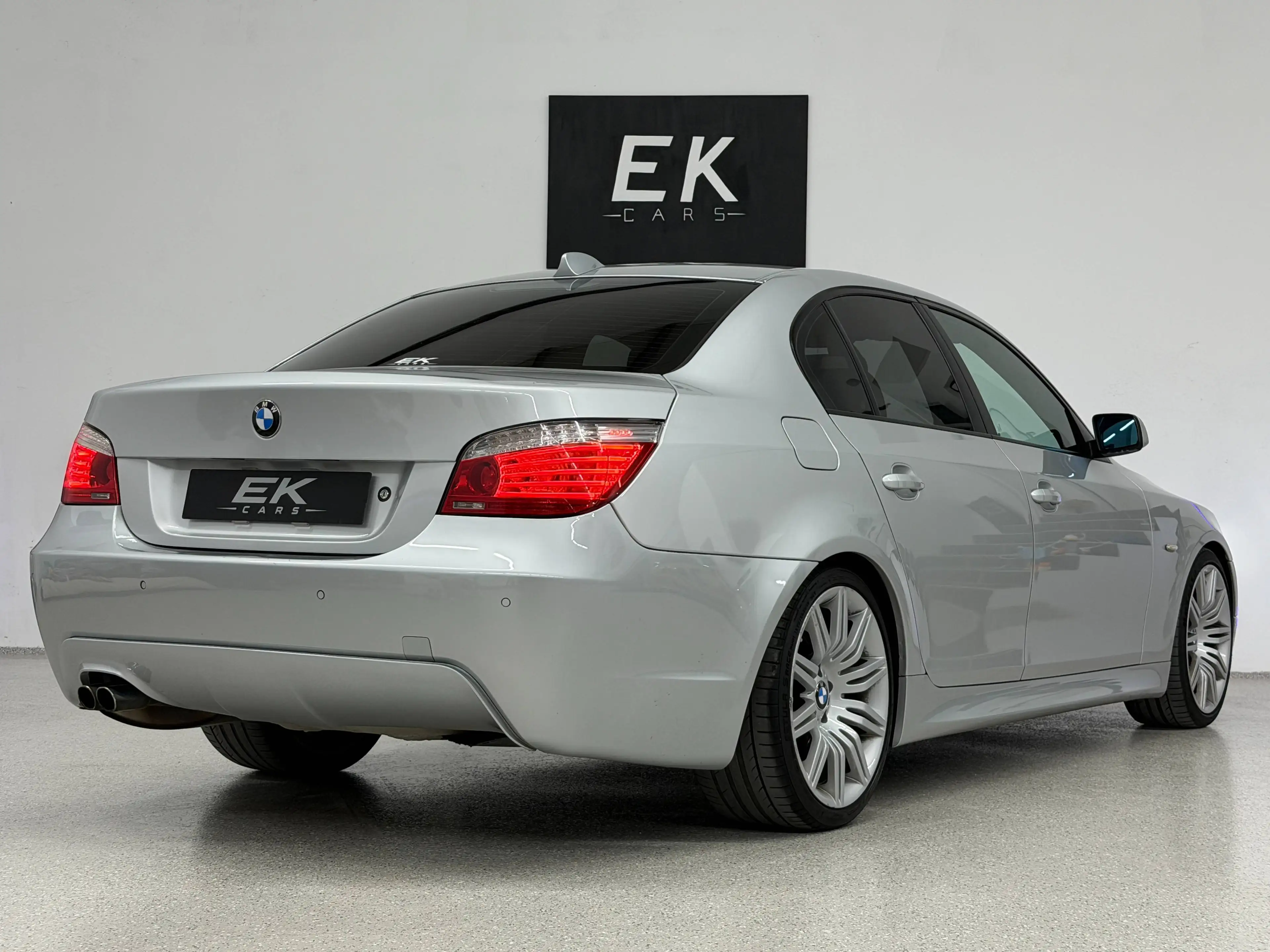 BMW 525 D Edition M-Paket *SITZH* *19-ZOLL* *NAVI* *PDC* — photo 11