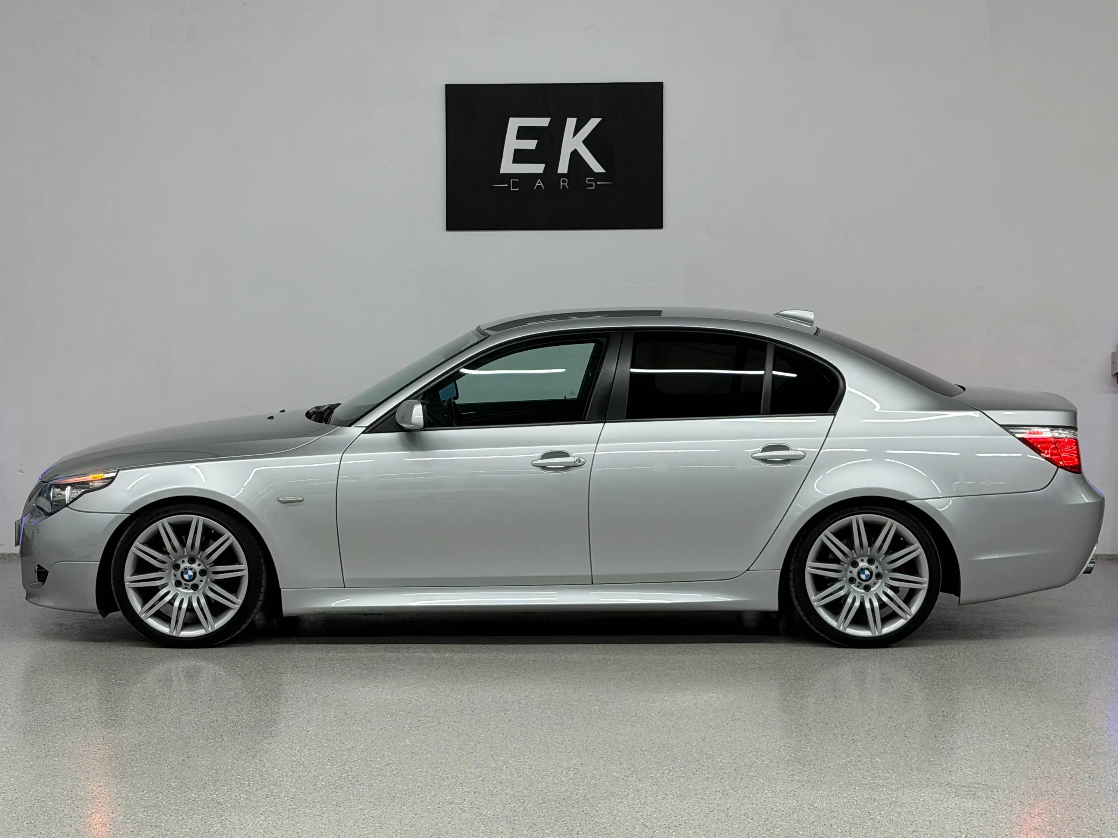 BMW 525 D Edition M-Paket *SITZH* *19-ZOLL* *NAVI* *PDC* — photo 8