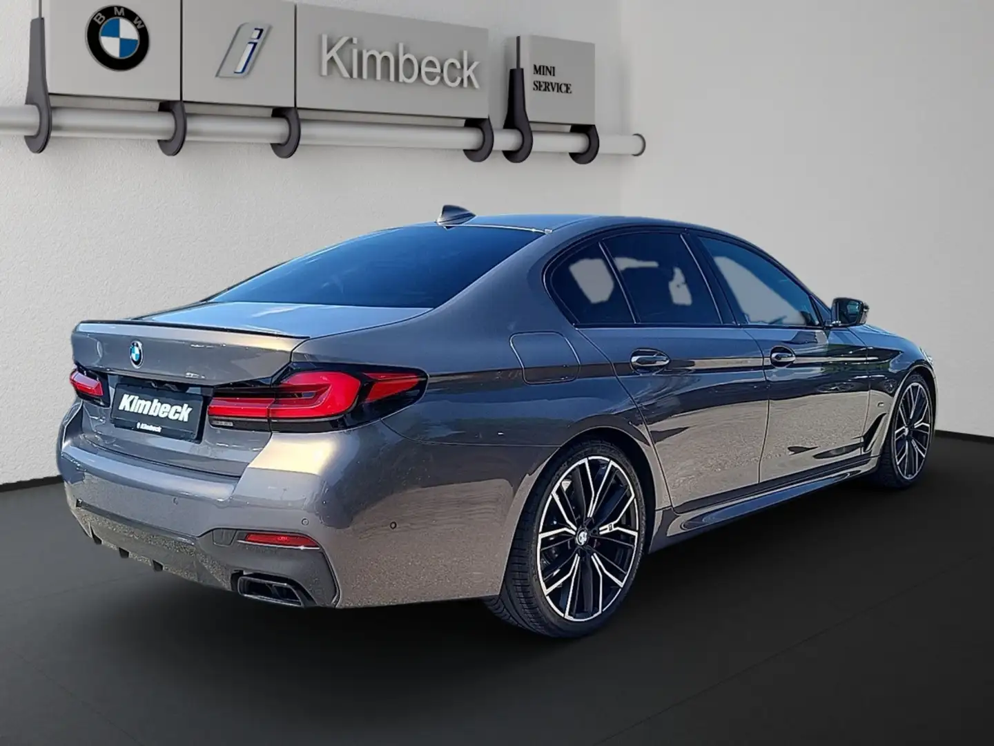 BMW M550 i xDrive Limousine M SPORT INDIVI ALVITGRAU Grau - 2