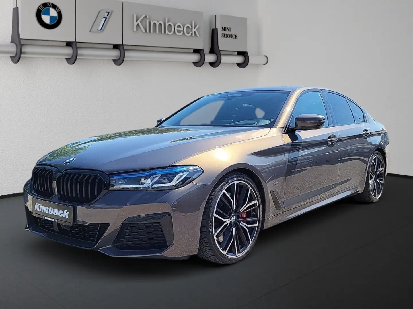 BMW M550 i xDrive Limousine M SPORT INDIVI ALVITGRAU Grau - 1