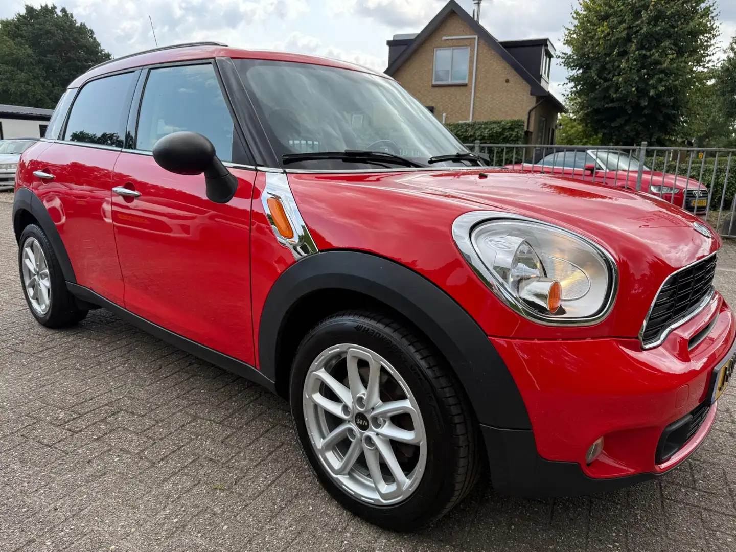 MINI One Countryman 1.6 5-DRS Pepper AIRCO LMV PDC Červená - 2