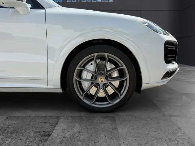 Porsche Cayenne view 12