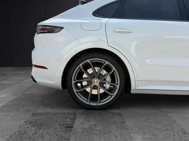 Porsche Cayenne view 11