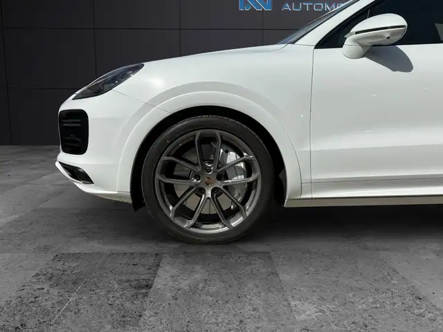 Porsche Cayenne view 9