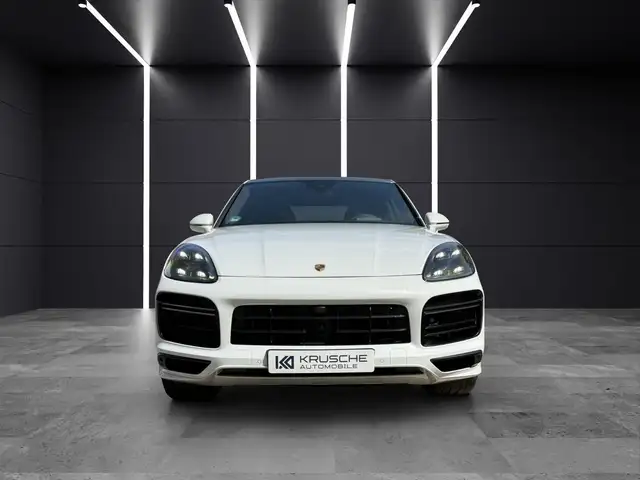Porsche Cayenne view 8