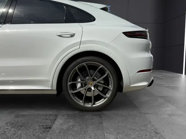 Porsche Cayenne view 10