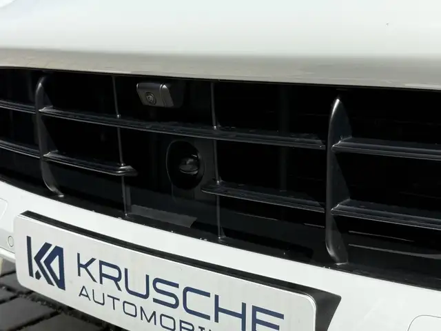 Porsche Cayenne view 14