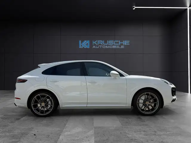 Porsche Cayenne view 6