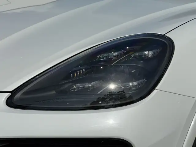Porsche Cayenne view 13
