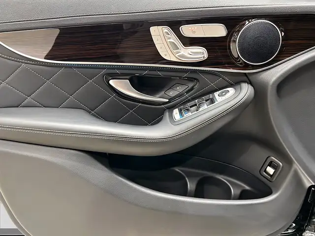Mercedes-Benz GLC view 13