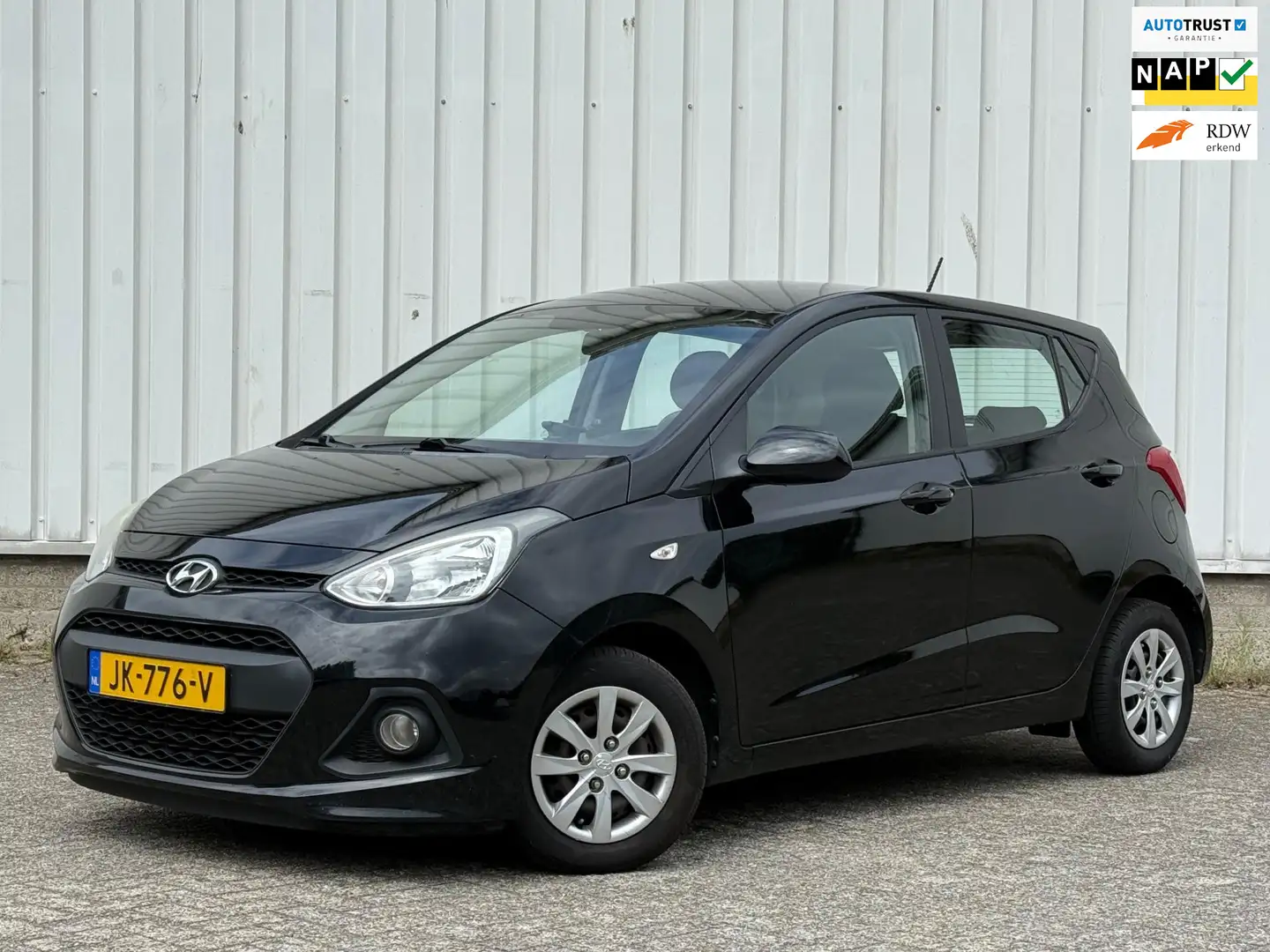 Hyundai i10 1.0i i-Motion Comfort 2e Eigenaar,Airco,CruiseCont Black - 1