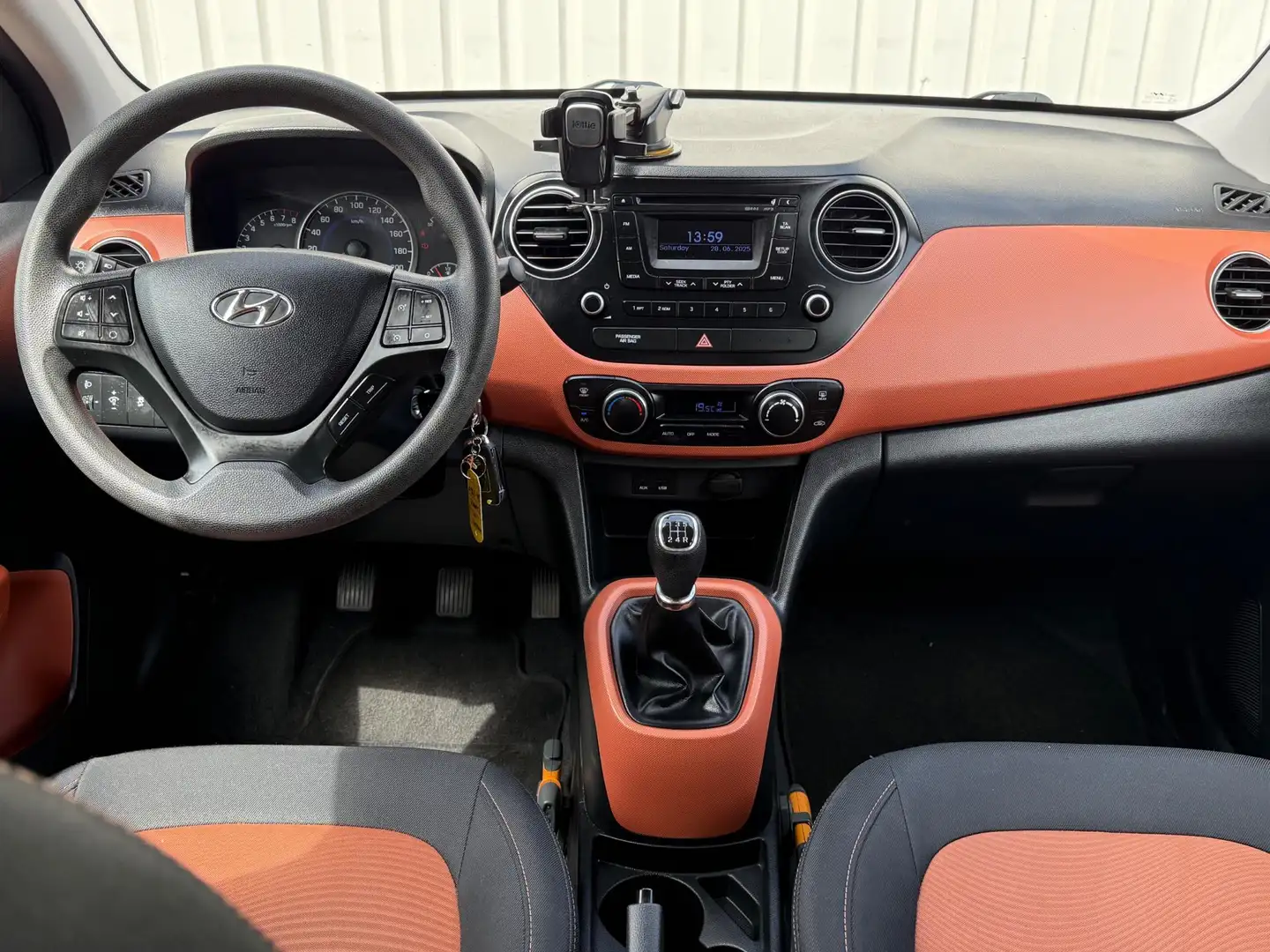 Hyundai i10 1.0i i-Motion Comfort 2e Eigenaar,Airco,CruiseCont Black - 2