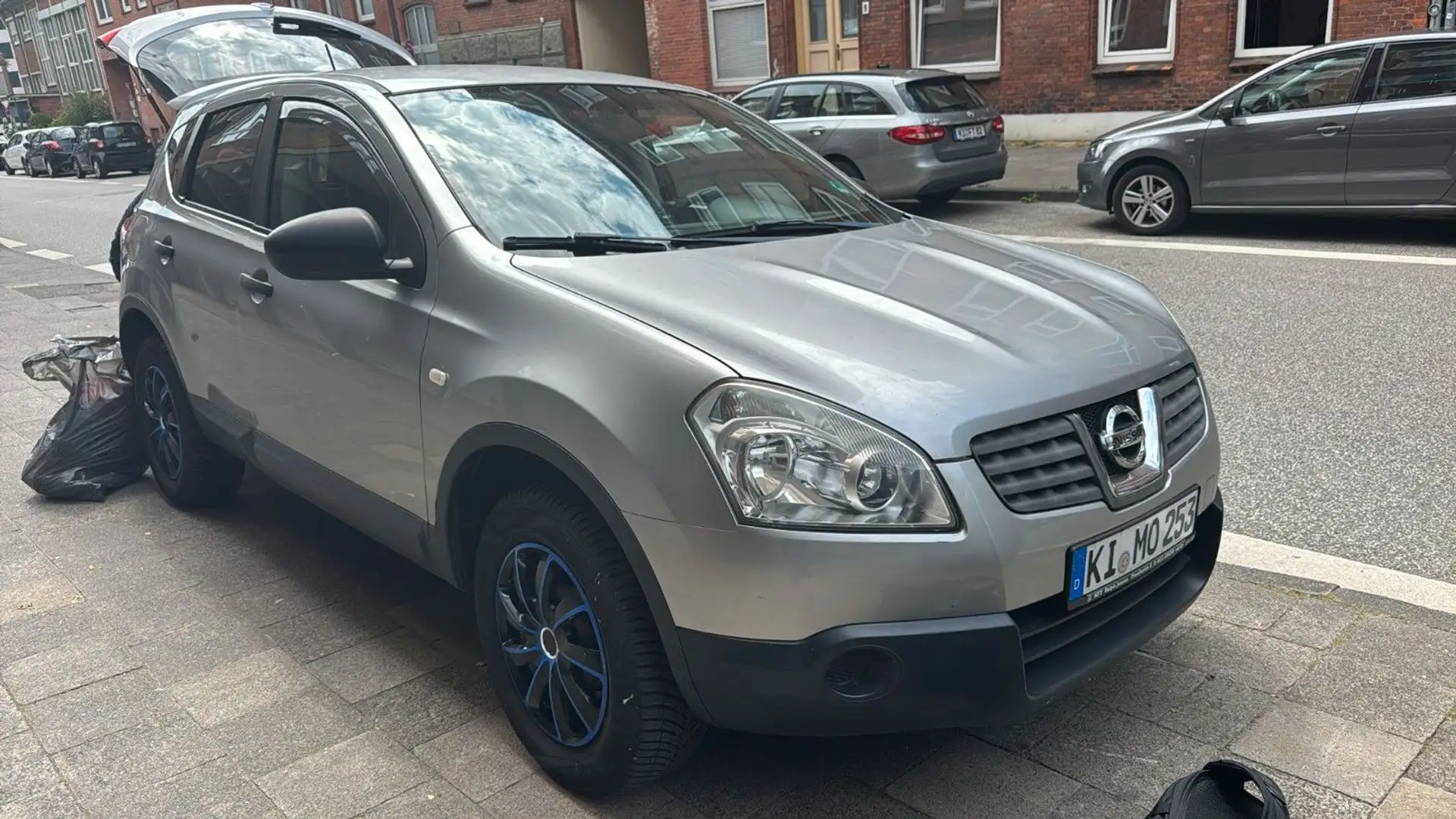 Nissan Qashqai Visia-KLIMA-AHK-TÜV 03/2027 Silber - 1