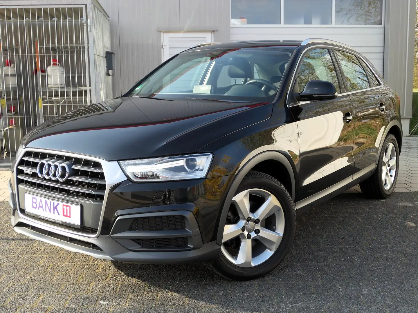 Audi Q3 quattro S-Line 18" Design TÜV neu Schwarz - 2