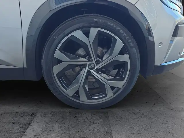 Renault Austral view 5