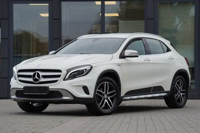 Mercedes-Benz GLA 180 Activity Edition MIT 2 JAHREN GARANTIE !