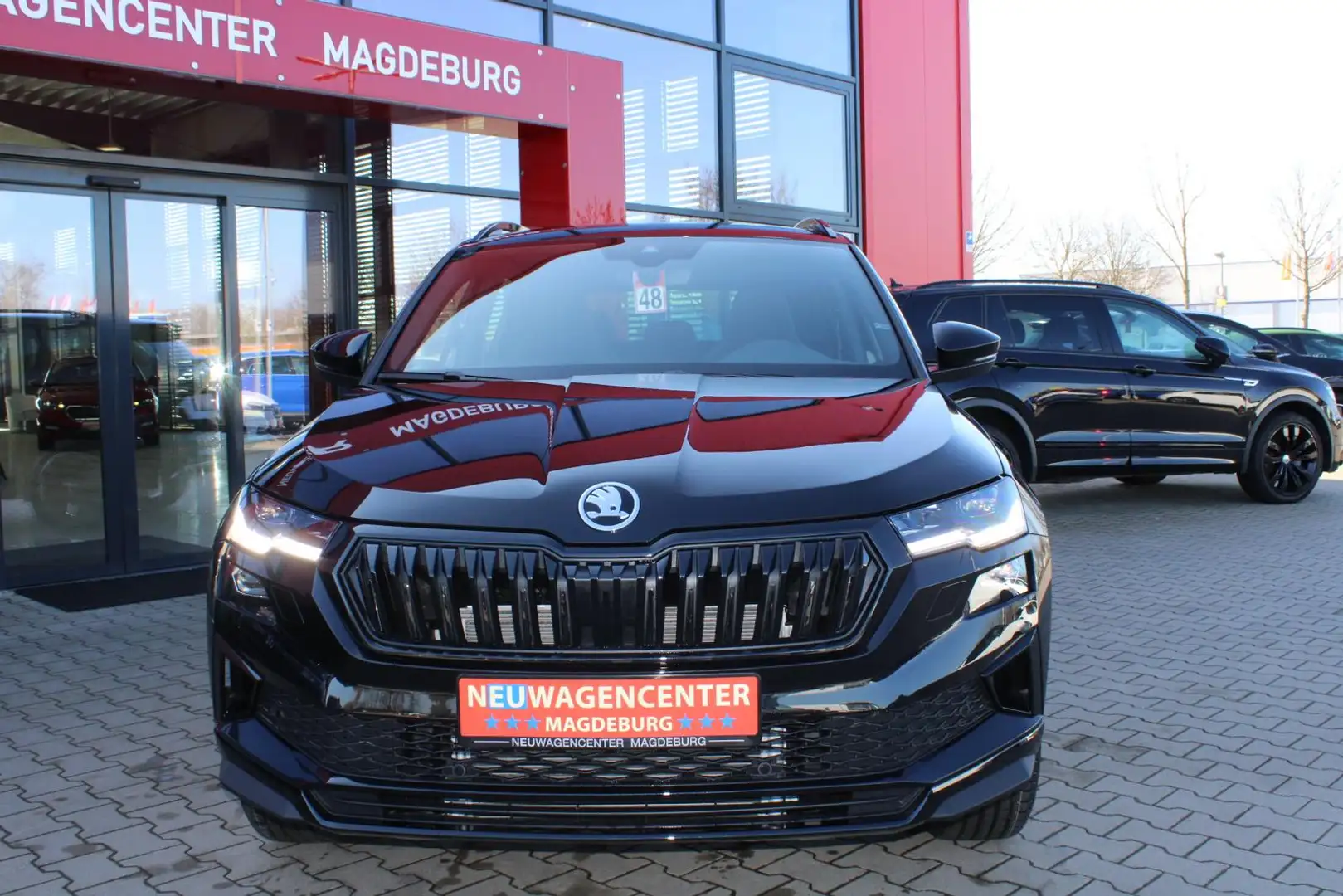 Skoda Karoq Sportline 2.0TDI 4x4 DSG*MATRIX*NAVI*ACC*AHK-VORB* Zwart - 2