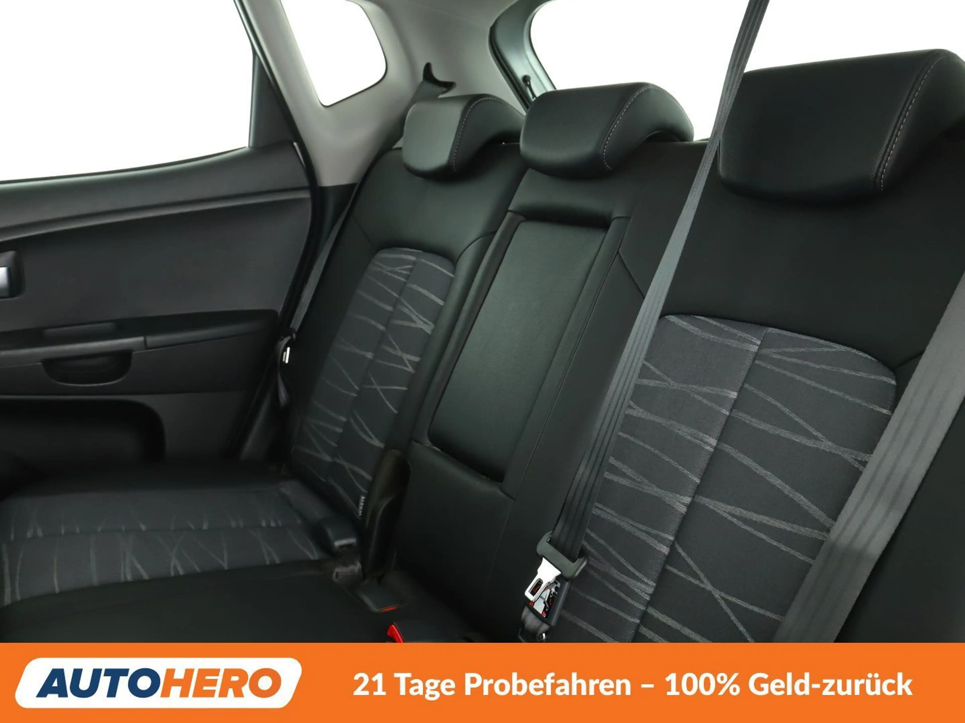 Kia Venga 1.6 Dream Team *ALU*SHZ*PDC*NAVI* — photo 14