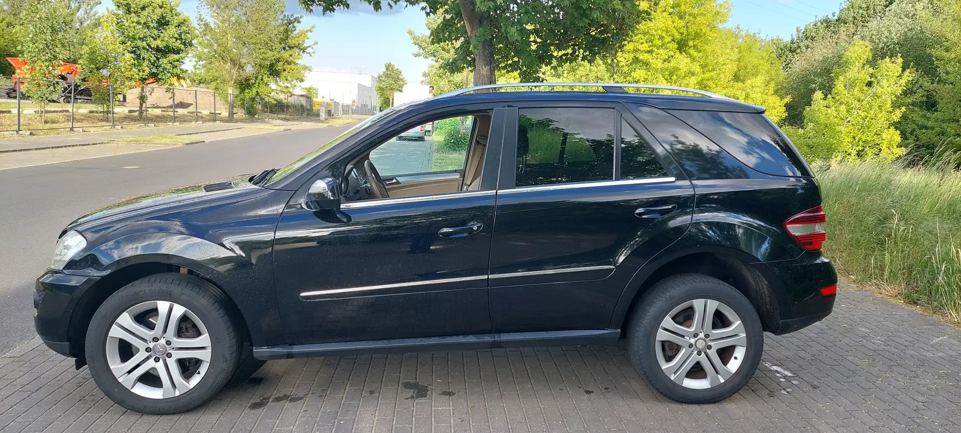 Mercedes-Benz ML 300 M-Klasse Diesel CDI 4Matic 7G-TRONIC DPF Schwarz - 2