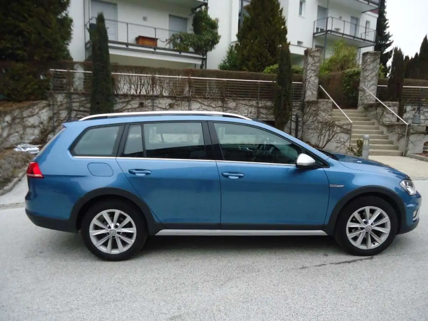 Volkswagen Golf Variant Golf Variant Alltrack BMT 1,6 TDI 4Motion Alltrack plava - 1