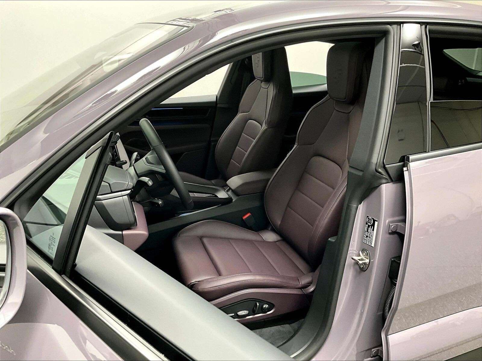 2025 Porsche Macan Electric 4 thumb 11