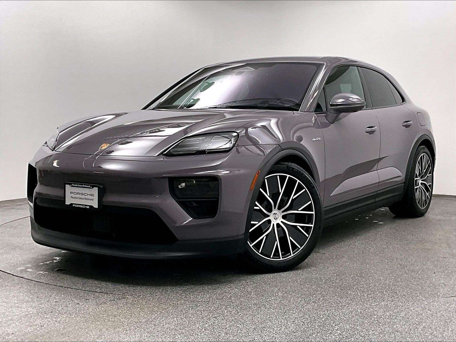 2025 Porsche Macan Electric 4 thumb 37