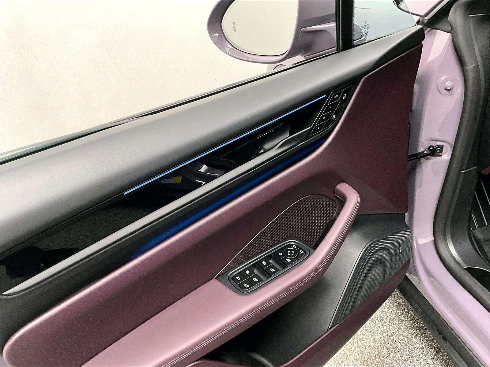 2025 Porsche Macan Electric 4 thumb 17