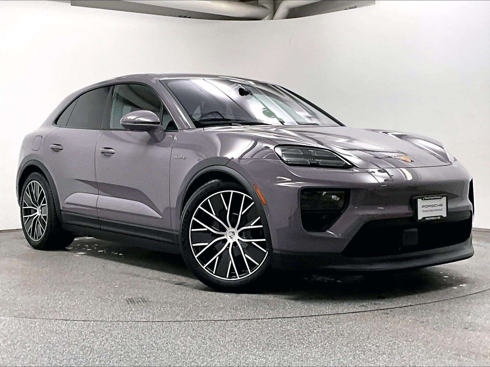 2025 Porsche Macan Electric 4 alt 3