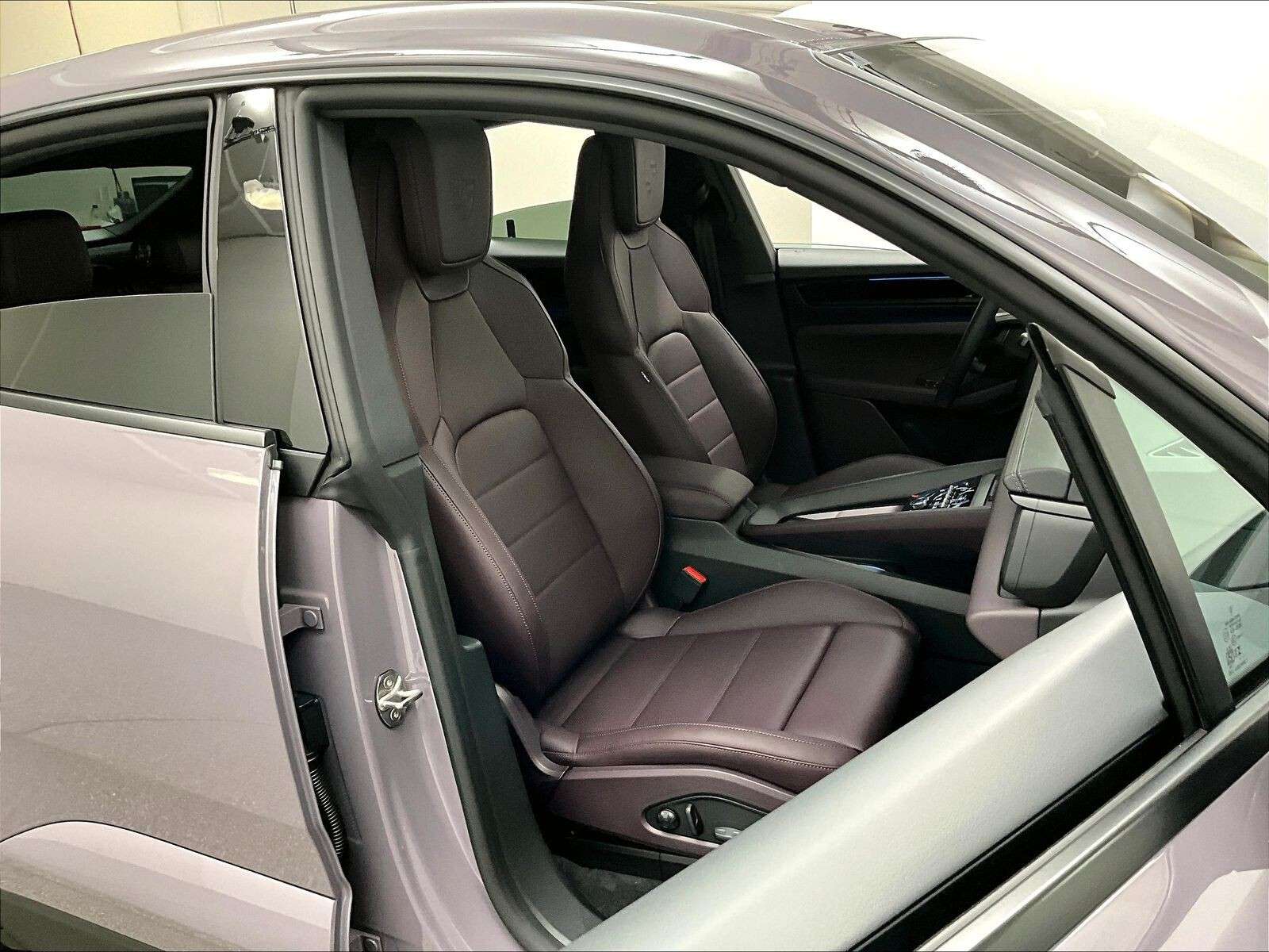 2025 Porsche Macan Electric 4 thumb 13
