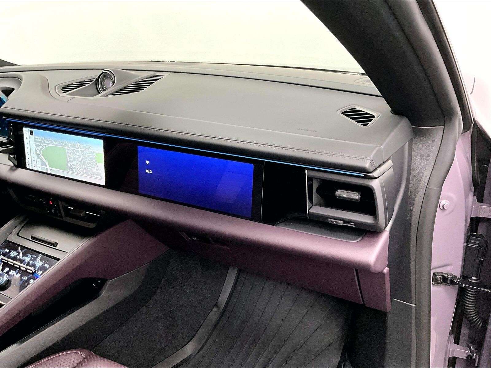 2025 Porsche Macan Electric 4 thumb 25