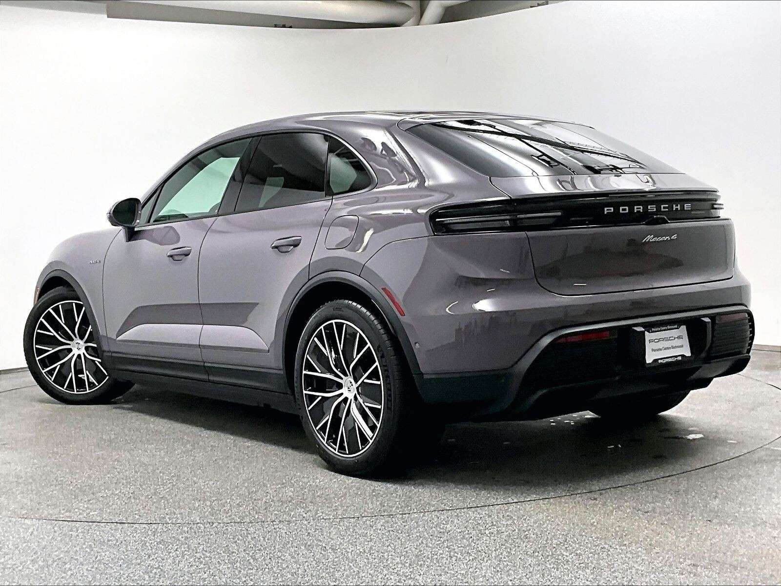 2025 Porsche Macan Electric 4 thumb 7