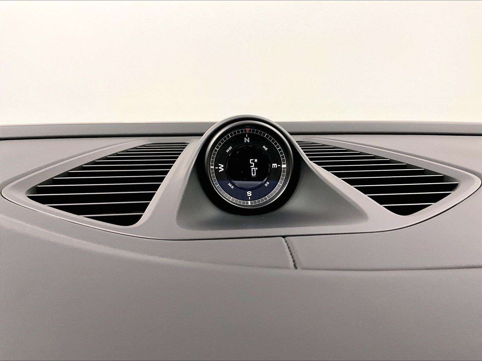2025 Porsche Macan Electric 4 thumb 24