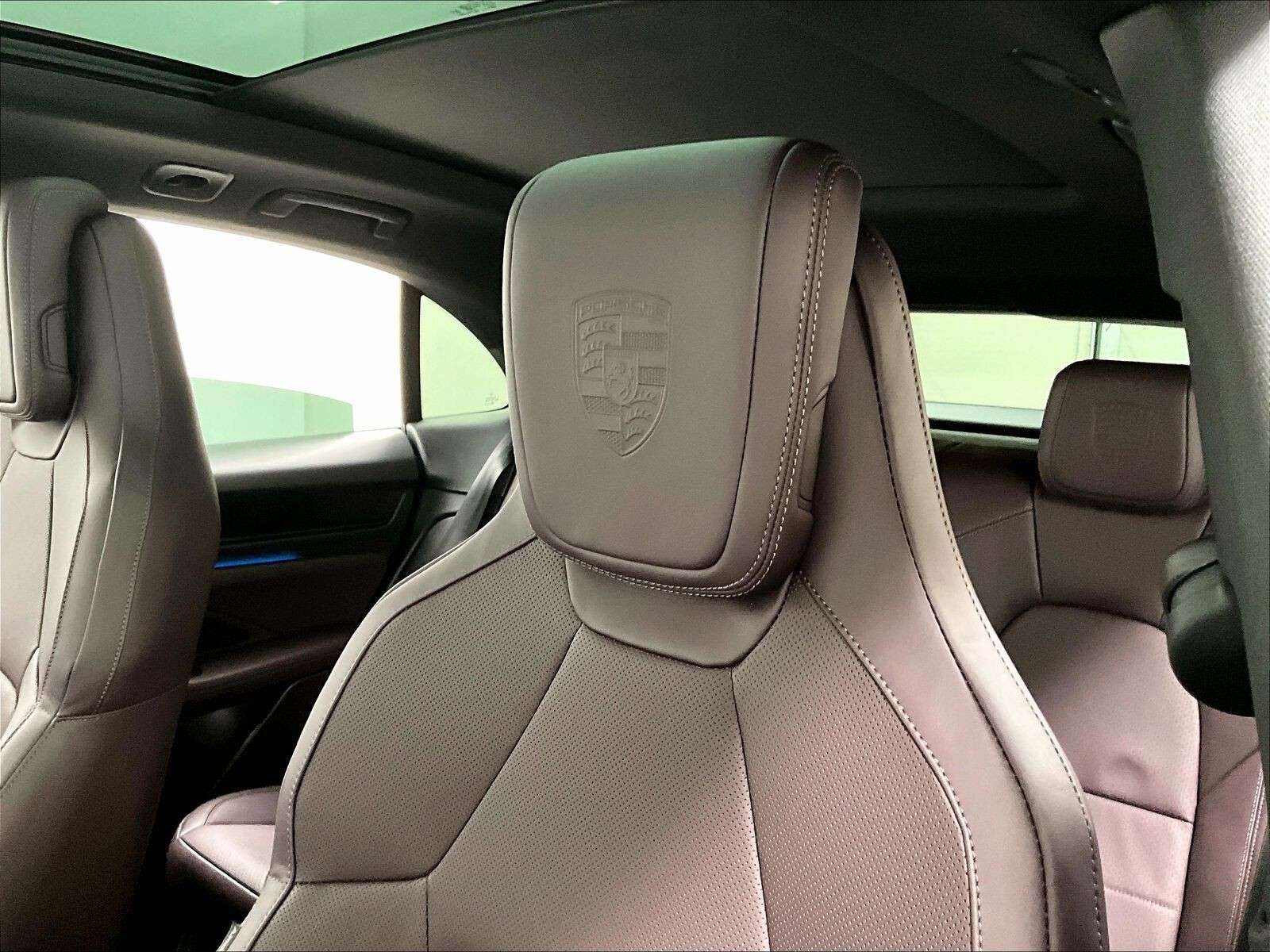 2025 Porsche Macan Electric 4 thumb 12