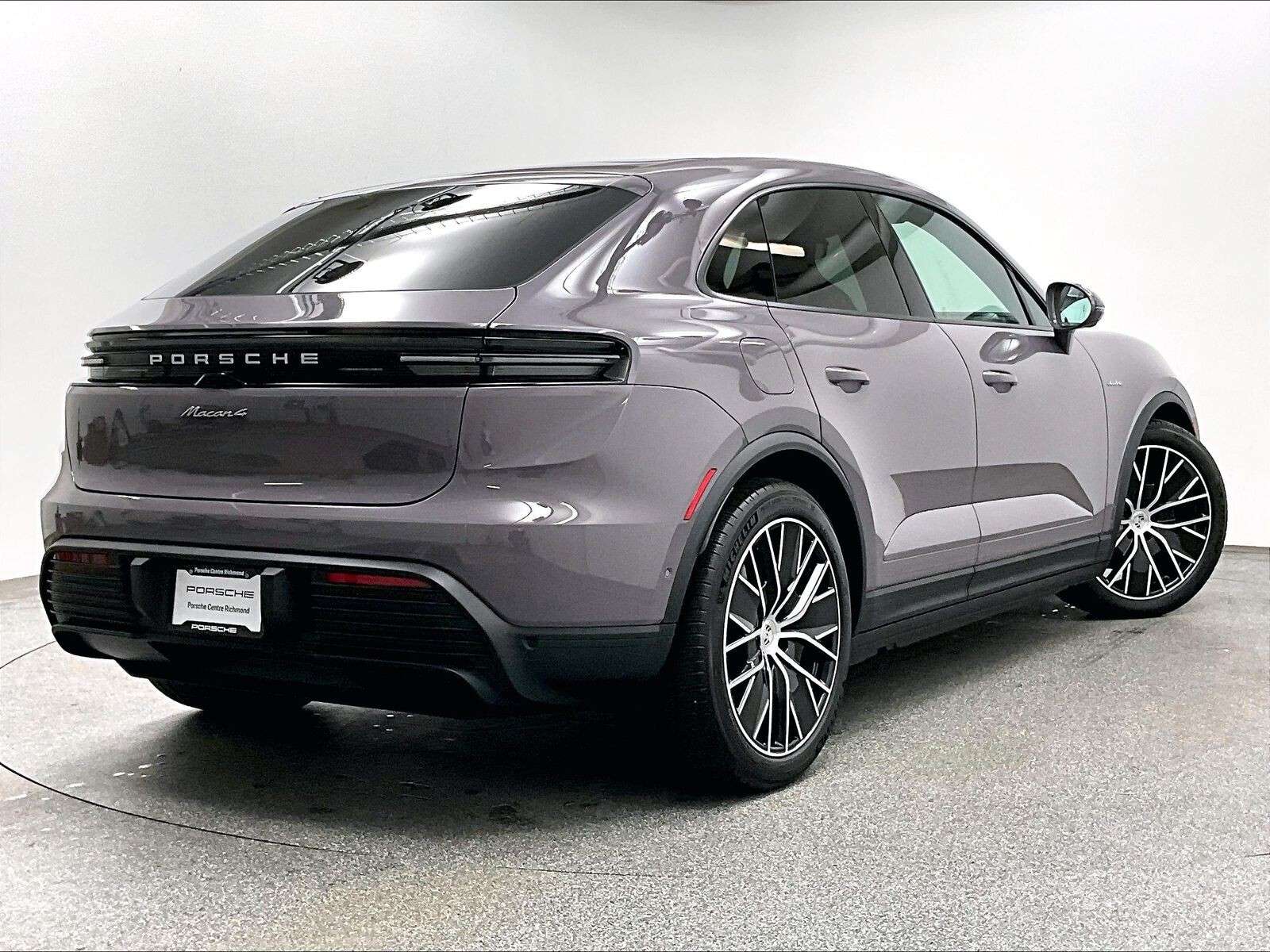 2025 Porsche Macan Electric 4 alt 5