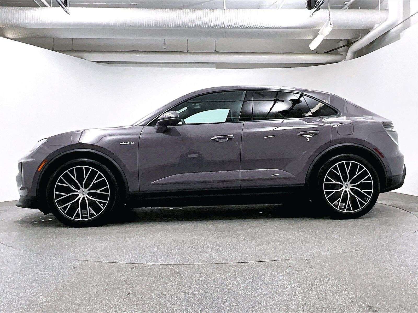 2025 Porsche Macan Electric 4 thumb 8