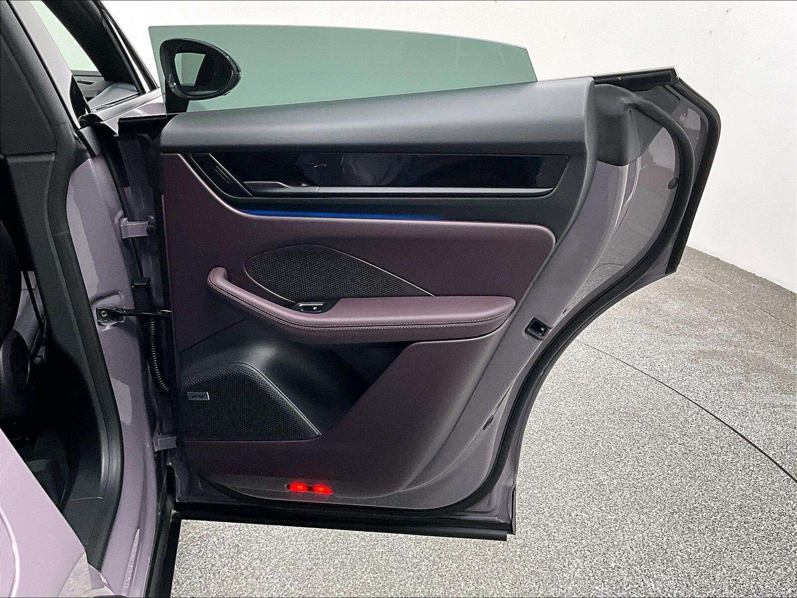 2025 Porsche Macan Electric 4 thumb 29
