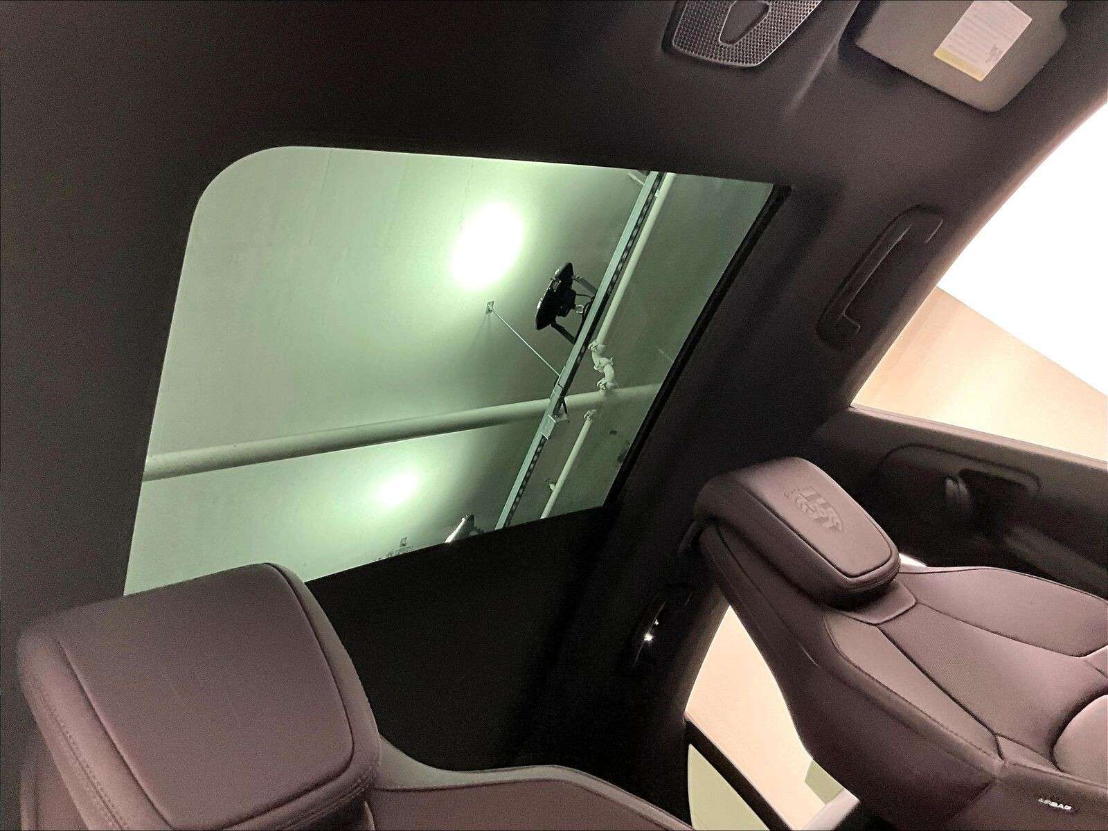 2025 Porsche Macan Electric 4 thumb 27