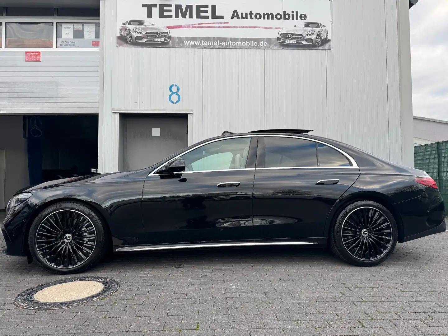 Mercedes-Benz E 200 AMG Advanced PANO MBUX Superscreen Leder Noir - 2