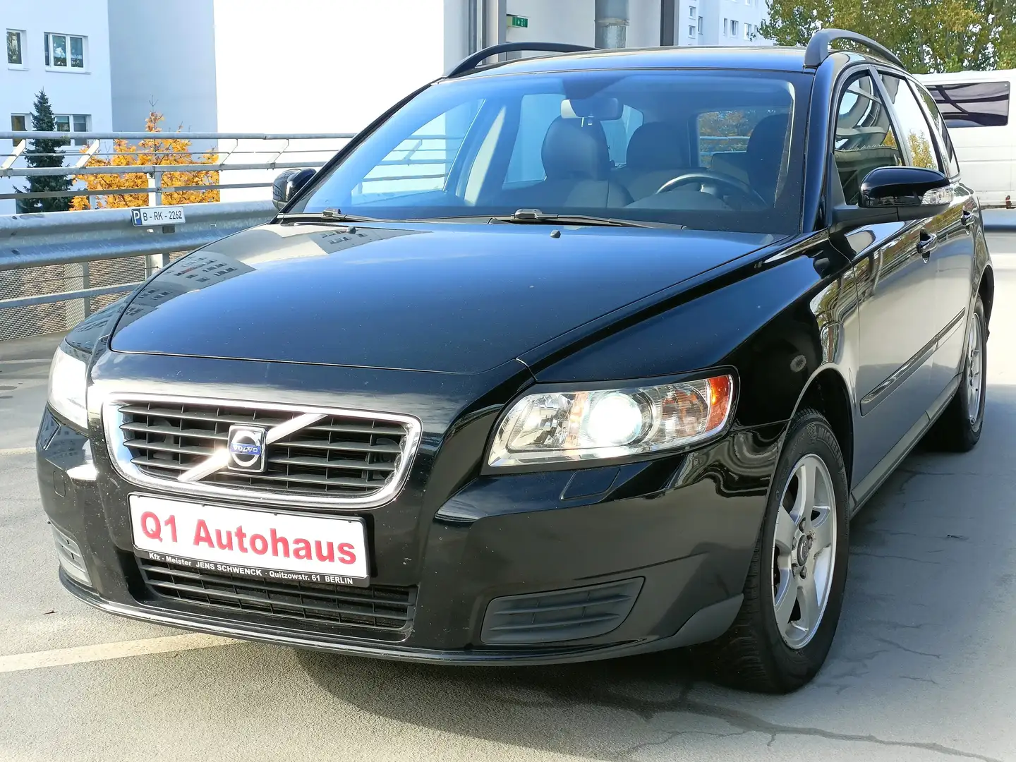 Volvo V50 1.6 D XENON/SITZHEIZUNG/KLIMAAUTOM./ALU+ALLWETTER Schwarz - 1