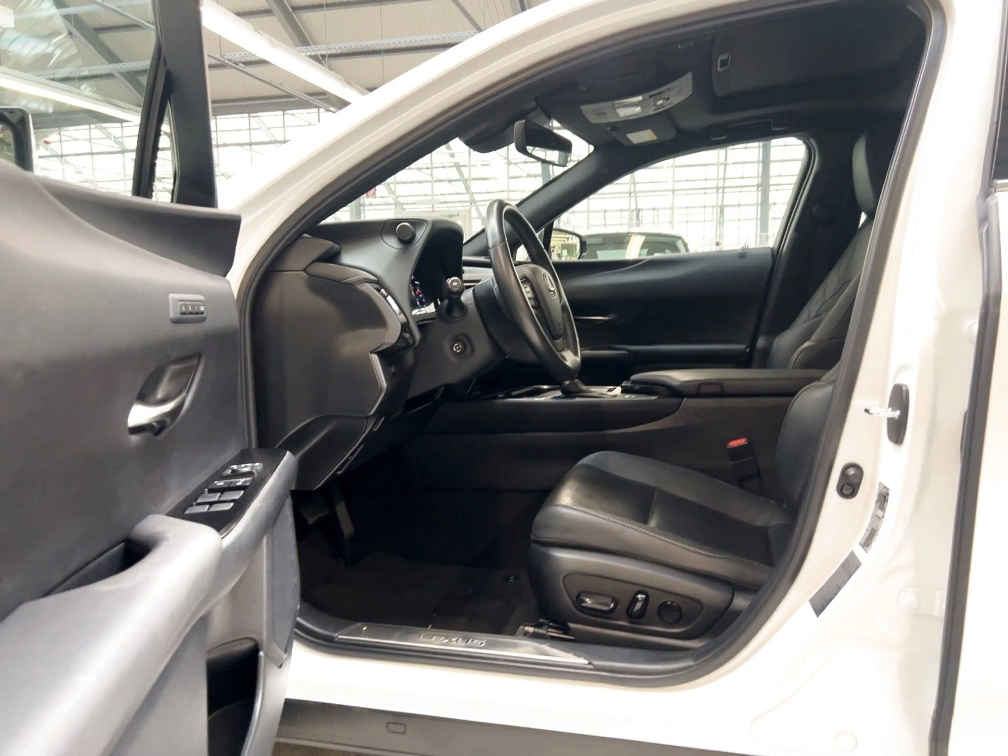 Lexus UX 250h Luxury Line|360°|Schiebedach — photo 8