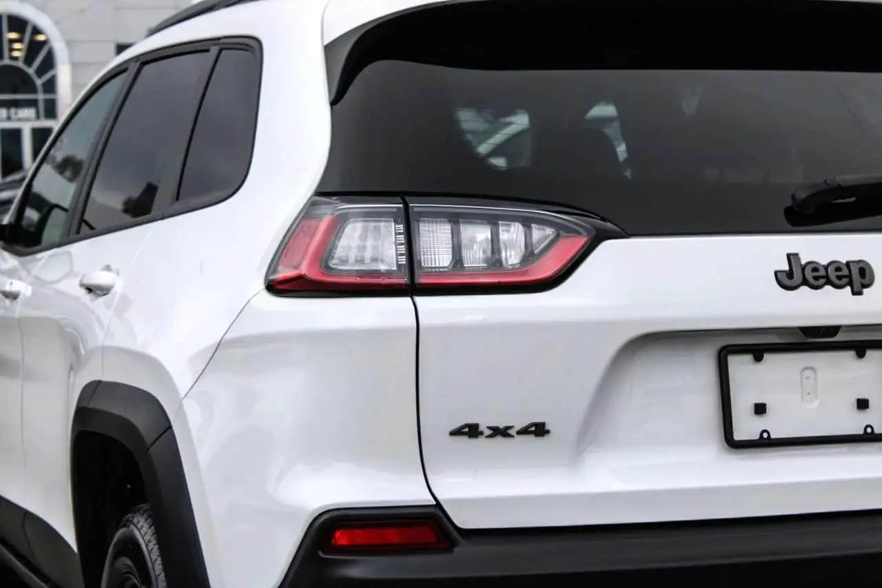 Jeep Cherokee снимка Jeep Cherokee