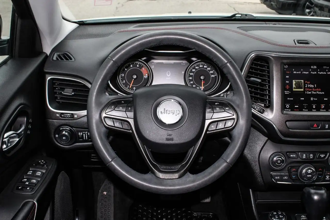 Jeep Cherokee снимка Jeep Cherokee