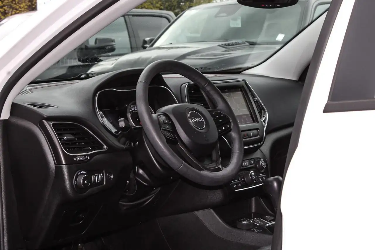 Jeep Cherokee снимка Jeep Cherokee