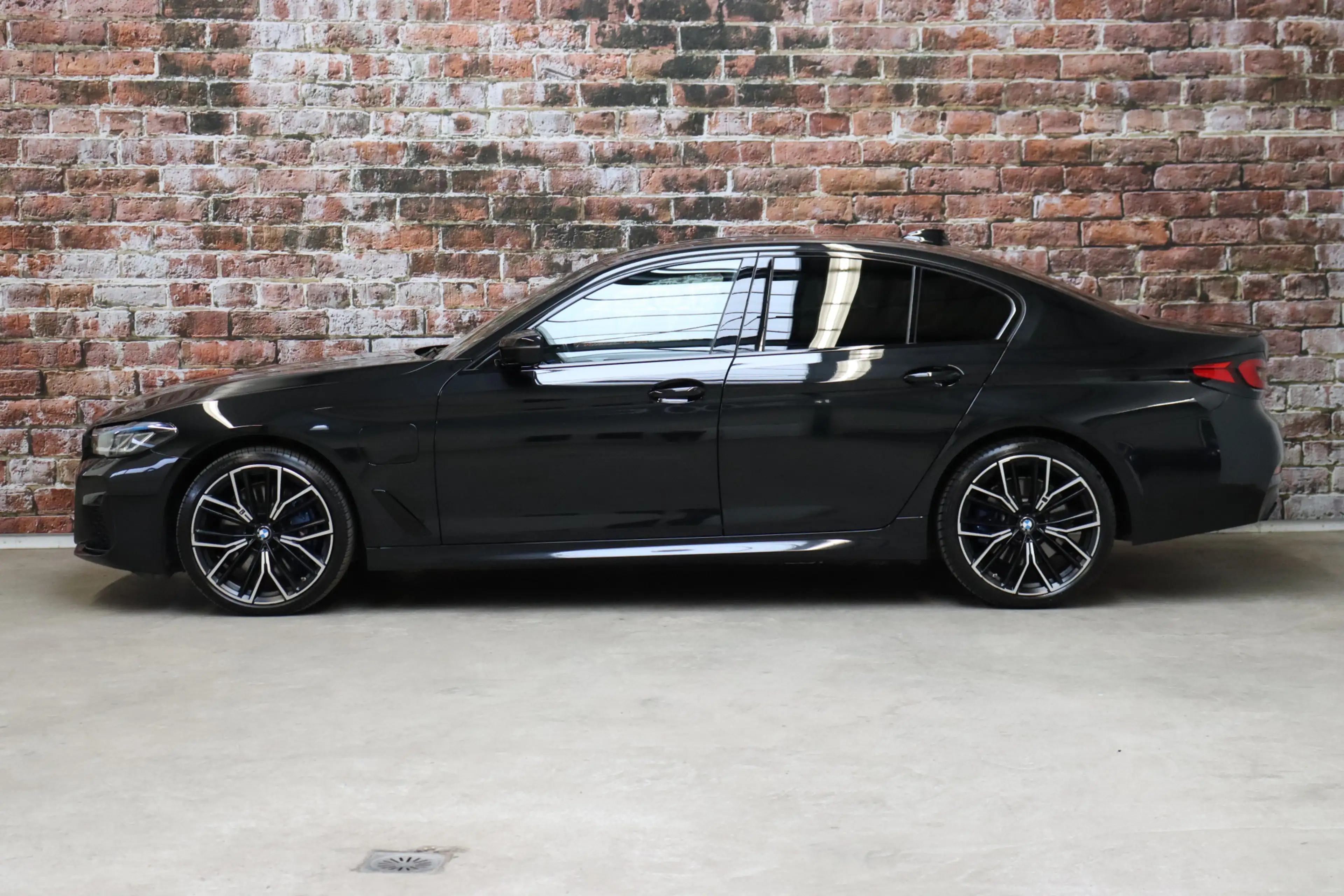 BMW 545 5 Serie 545e xDrive High Executive M Sport Pakket — photo 3