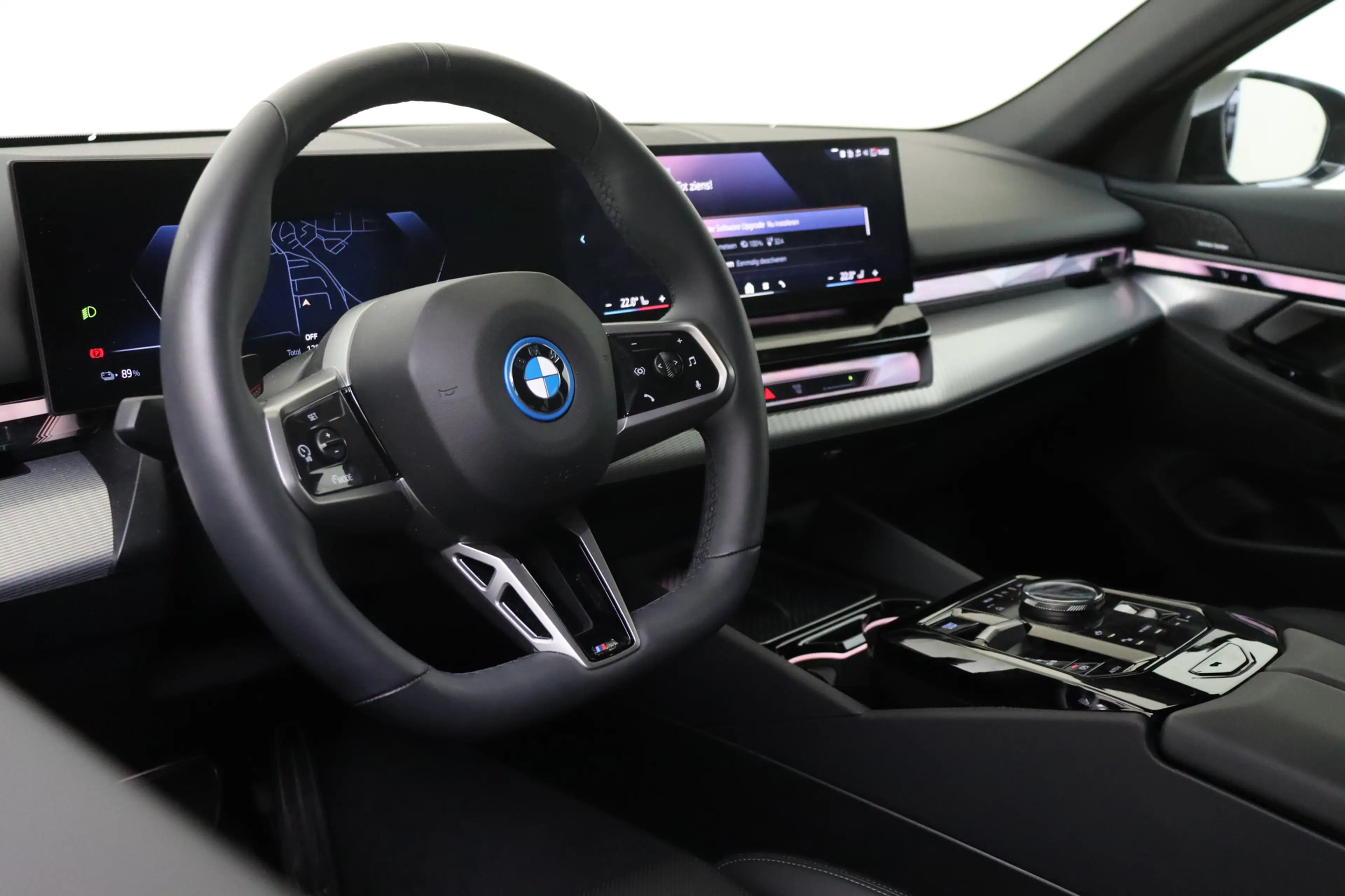 BMW i5 eDrive40 M Sport / Stoelverwarming / Achteruitrijc — photo 3