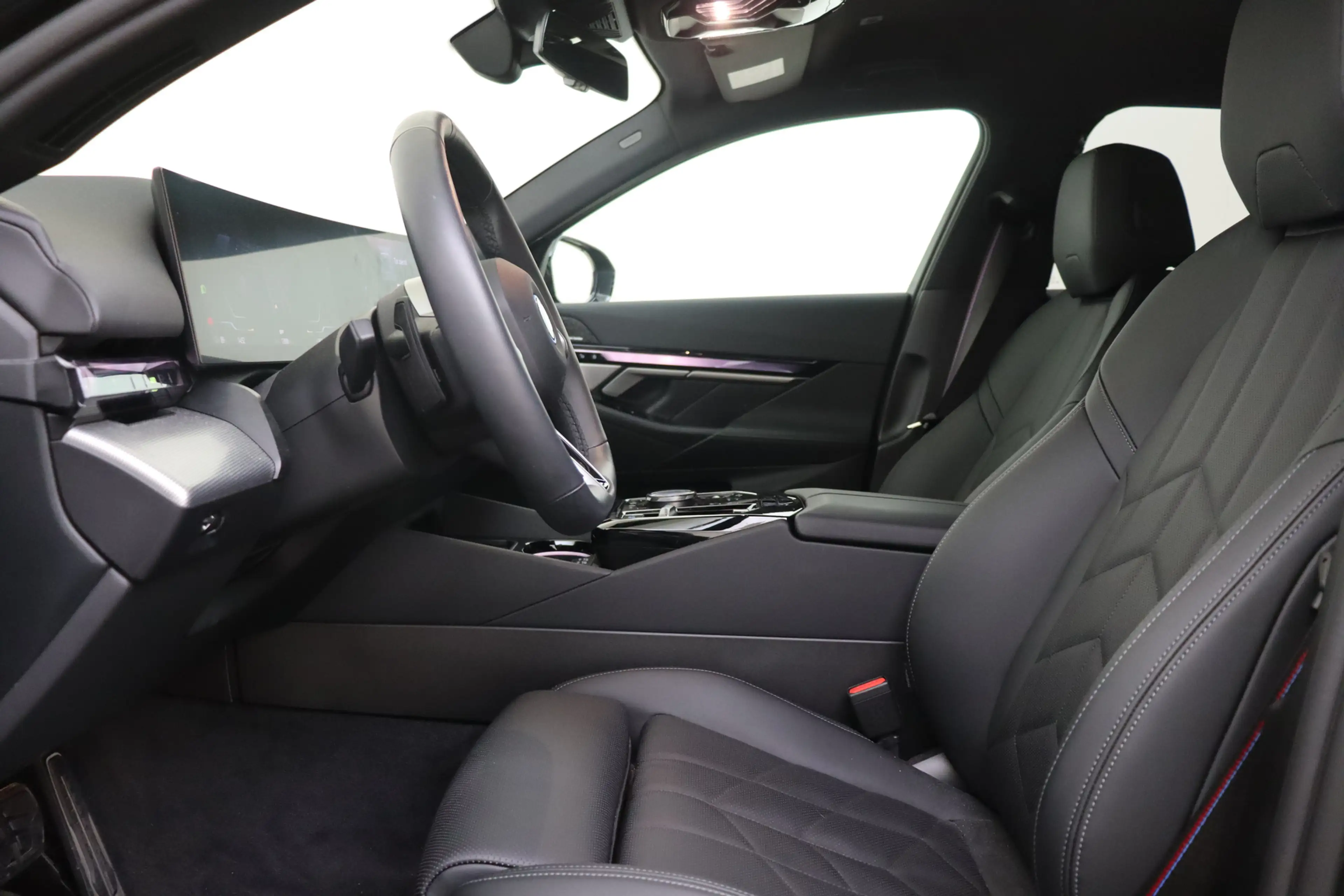 BMW i5 eDrive40 M Sport / Stoelverwarming / Achteruitrijc — photo 12
