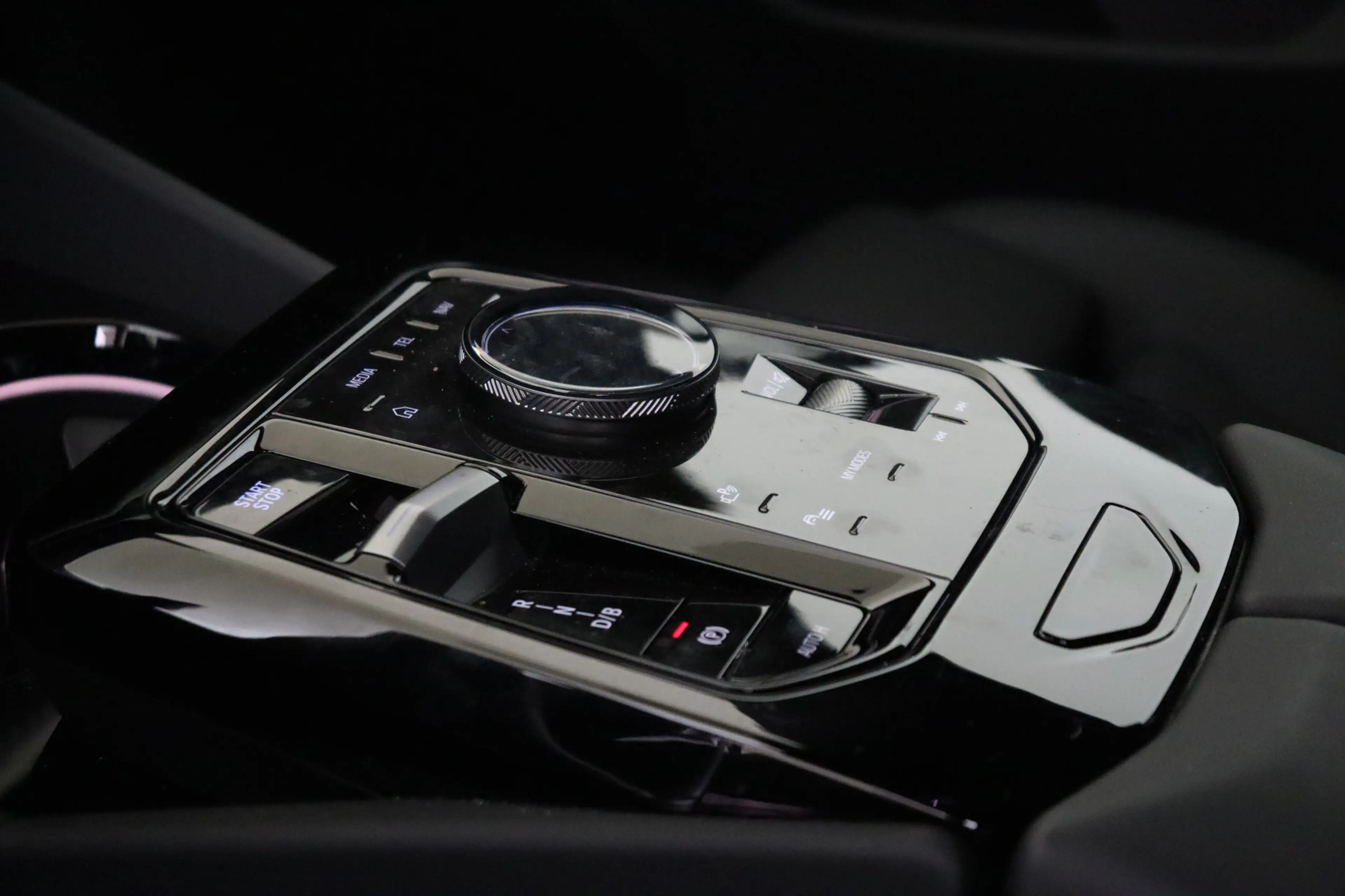 BMW i5 eDrive40 M Sport / Stoelverwarming / Achteruitrijc — photo 6