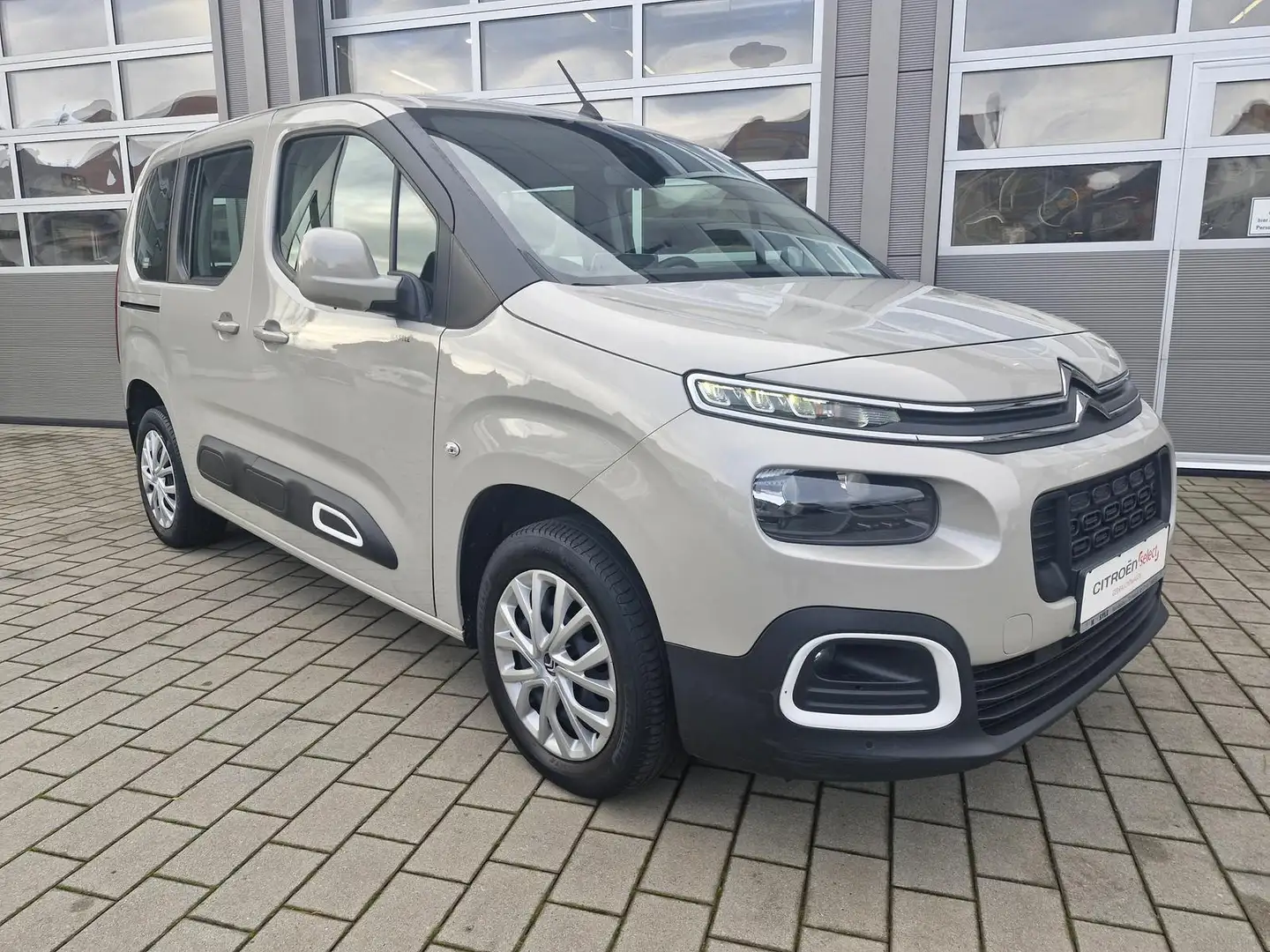 Citroen Berlingo Feel M PT 130 EAT8 AHK*SHZ*Kamera*Andro Beige - 2