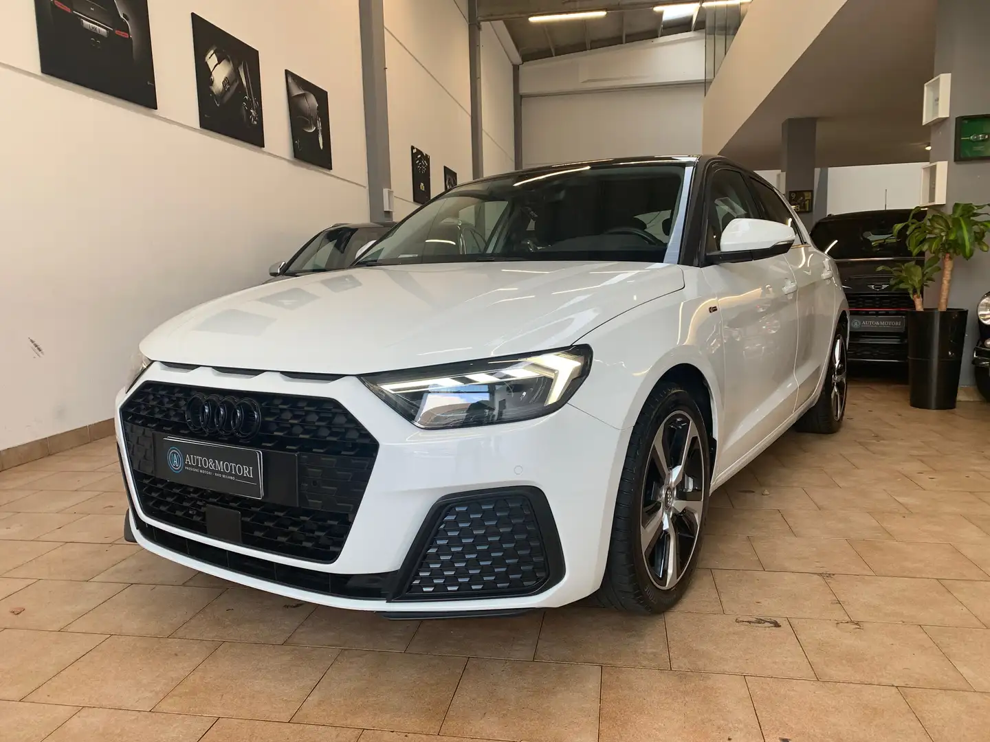 Audi A1 A1 Sportback 30 1.0 tfsi 116cv s-tronic Blackmy20 Белый - 2